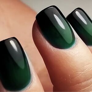 Designer 24Pcs Green Gradient Square Short Glossy Finish Press on Nails